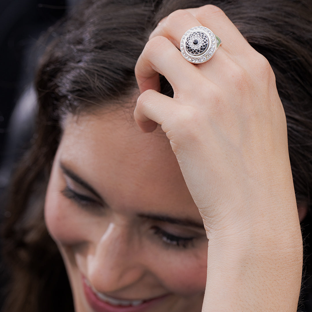 Trendy crystal snap jewelry in ring