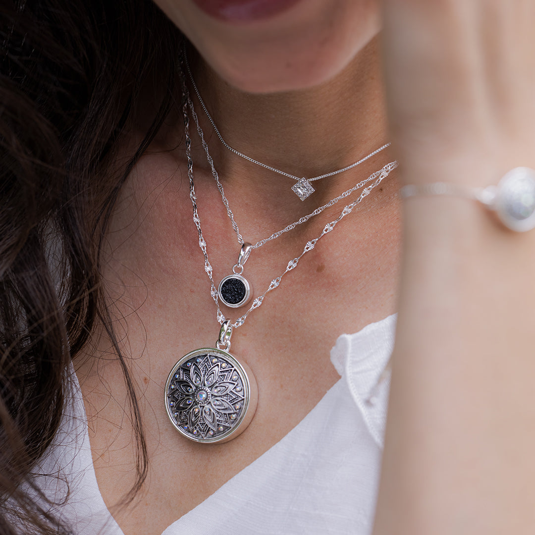 Layered necklaces in silver finish by Style Dots snap jewelry