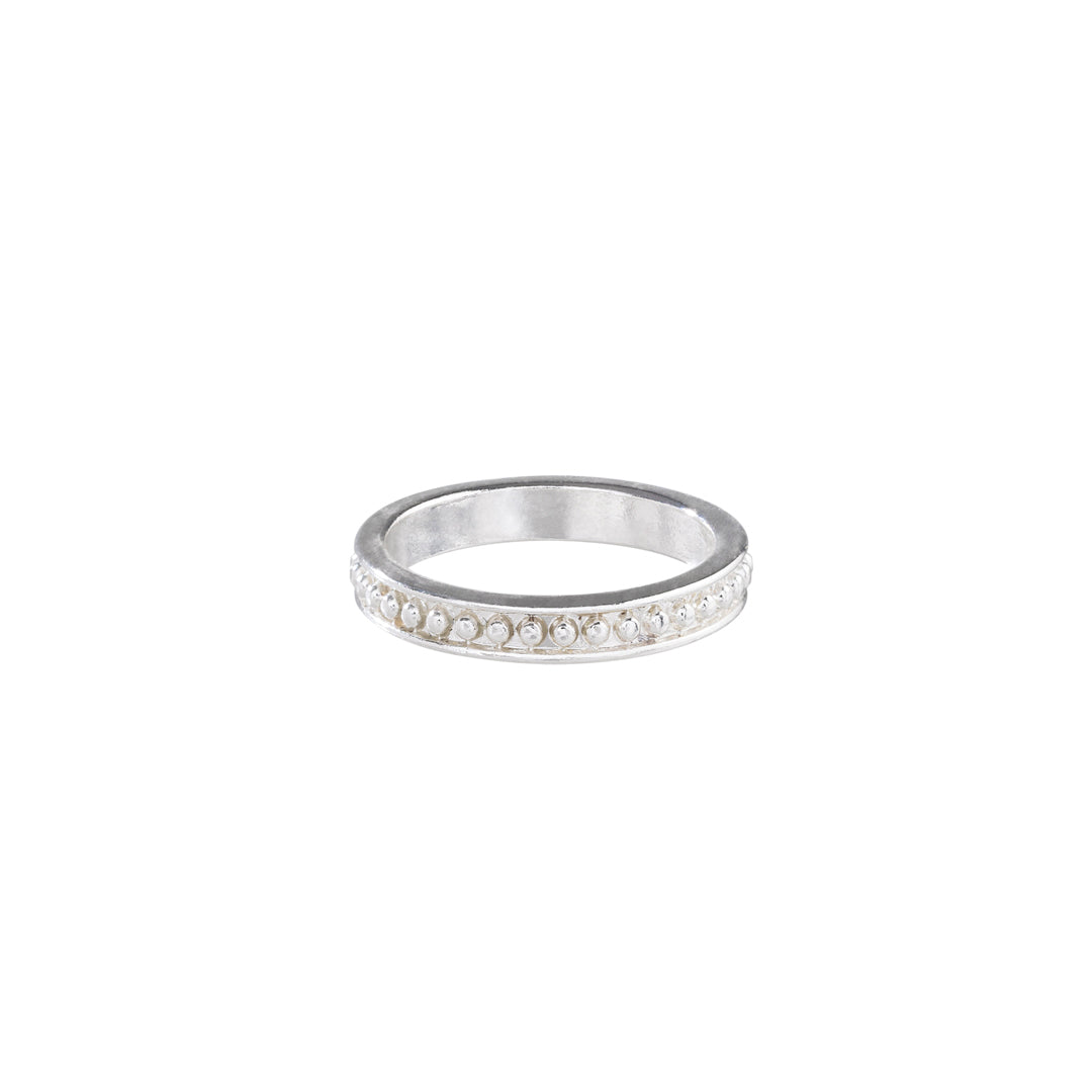 Single stack ring in silver and genuine crystals